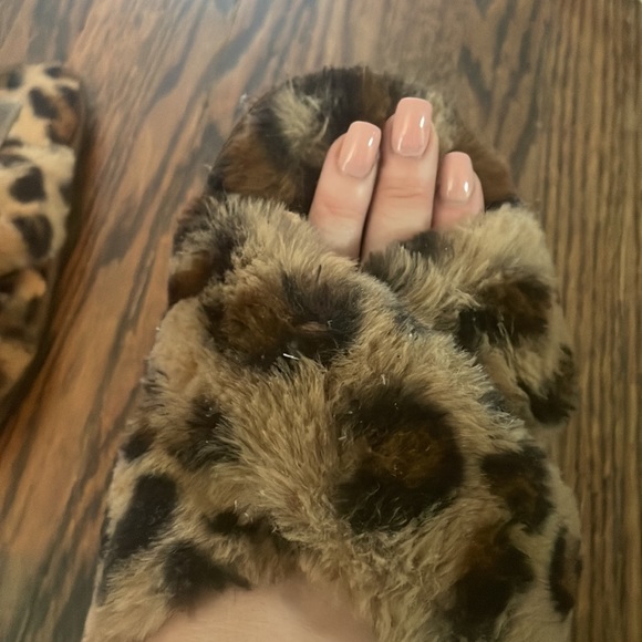 Steve Madden Fluffy Cheetah Print Slippers - Picture 3 of 4